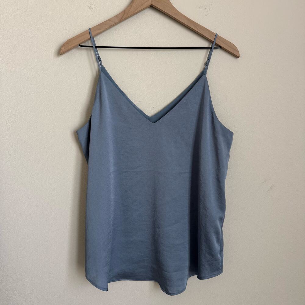 EXPRESS Womens Light Blue V-Neck Blouse Tank Top Size Medium Office Work Elegant